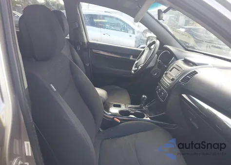 2015 Kia Sorento Lx z USA, uszkodzony, nr VIN 5XYKTCA61FG607757